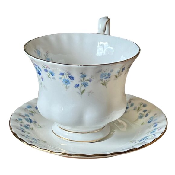 Royal Albert Memory Lane Bone China Blue Floral Teacup & Saucer Forget Me Not - Picture 2 of 9